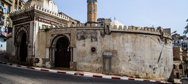 Mosquée du Pacha/Un joyau sur le front de la ville